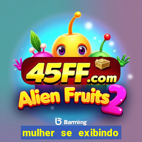 mulher se exibindo ao vivo